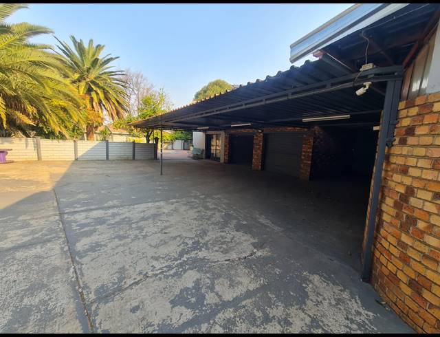 4 BEDROOM HOUSE FOR SALE IN VANDERBIJLPARK SE 2